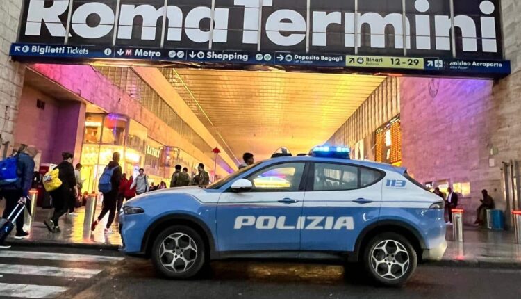 Roma, arrestata a Termini borseggiatrice ricercata dal 2017: dovrà scontare oltre 6 anni di carcere