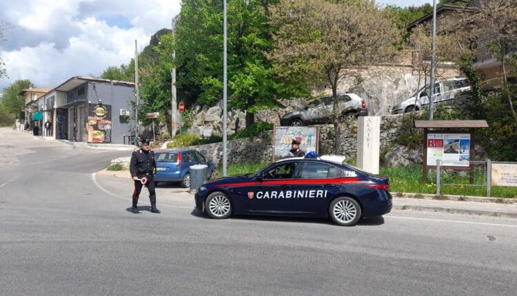 Veroli, notte di violenza a Castelmassimo: madre aggredita dal figlio, Carabinieri feriti