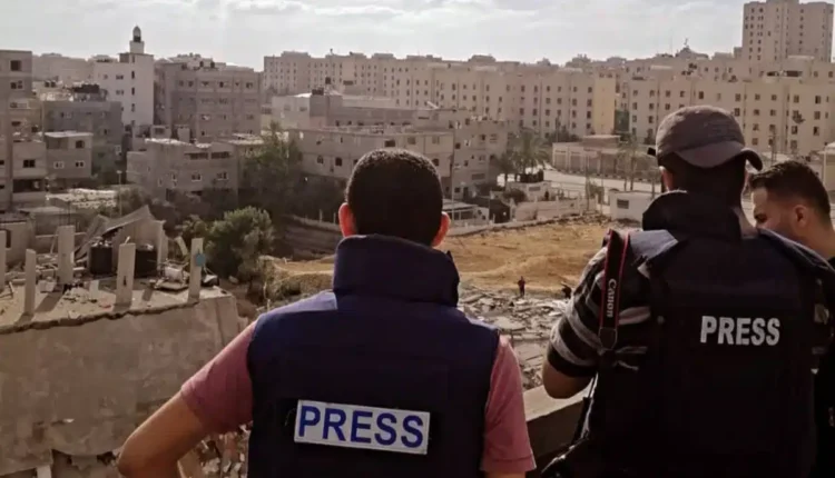 Gaza, uccisi sei giornalisti di Al Jazeera in un attacco israeliano: tra le vittime il corrispondente Anas al-Sharif