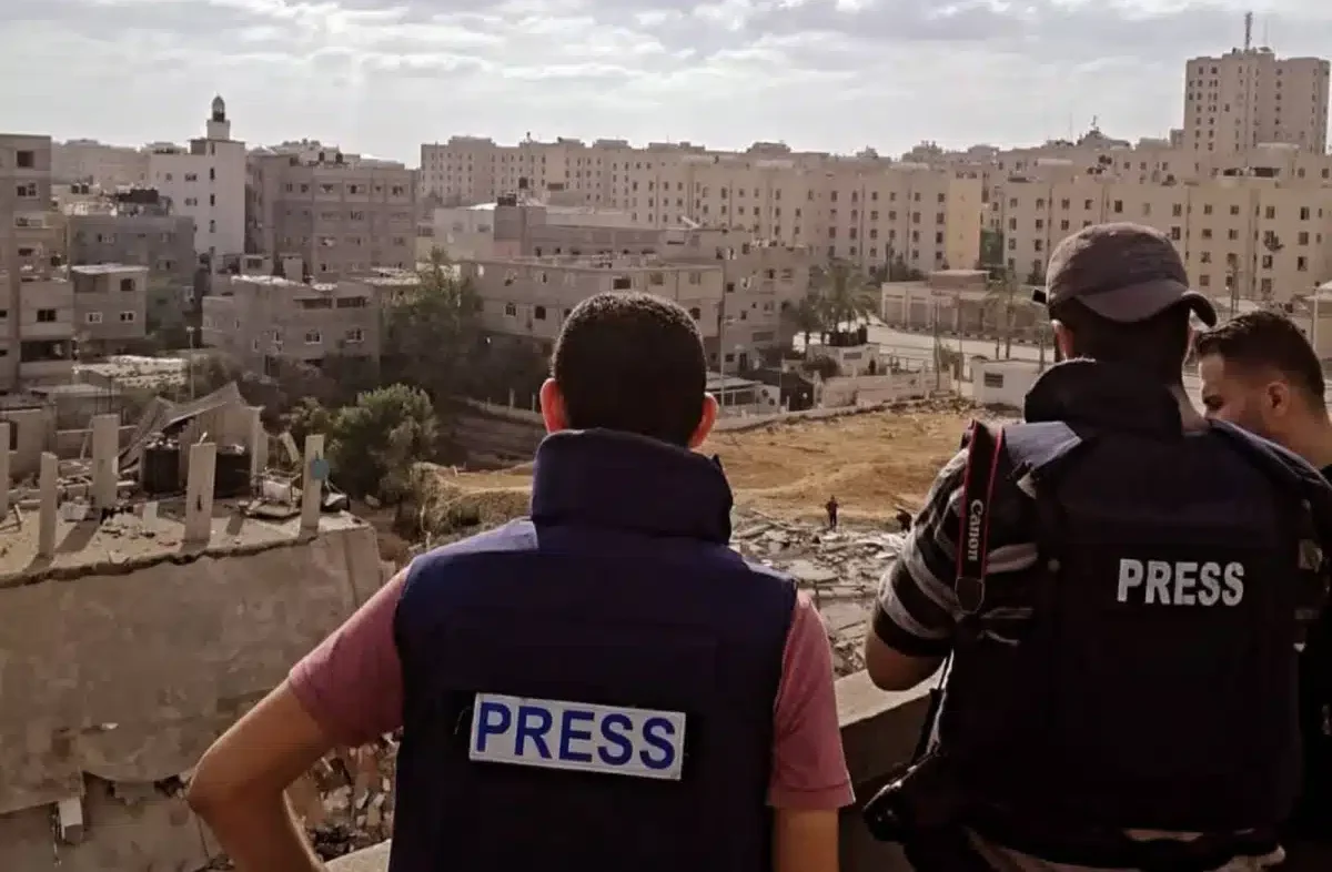 Gaza, uccisi sei giornalisti di Al Jazeera in un attacco israeliano: tra le vittime il corrispondente Anas al-Sharif