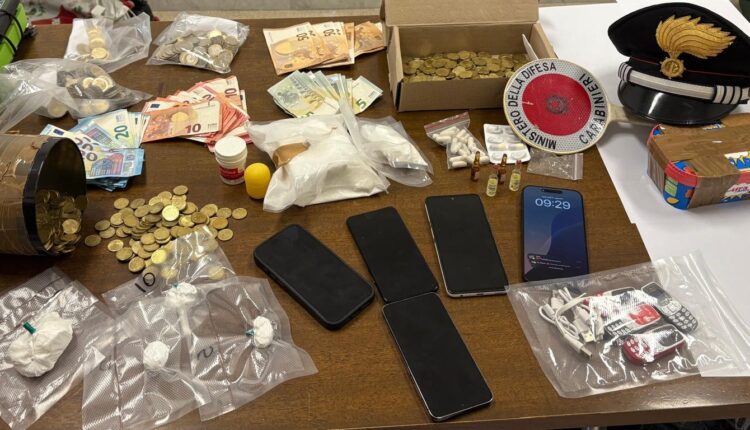 Lecce, 2 arresti per droga: sequestrati oltre 470 grammi di cocaina