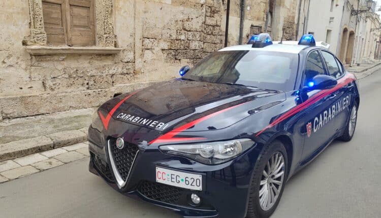 Lecce, lancia bottiglia incendiaria dalla finestra a Surbo: Arrestato 32enne