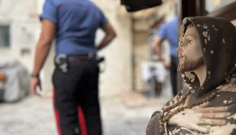 Portici, 78enne arrestato per violenza sessuale e produzione di materiale pedopornografico: vittime le due nipoti di 6 anni