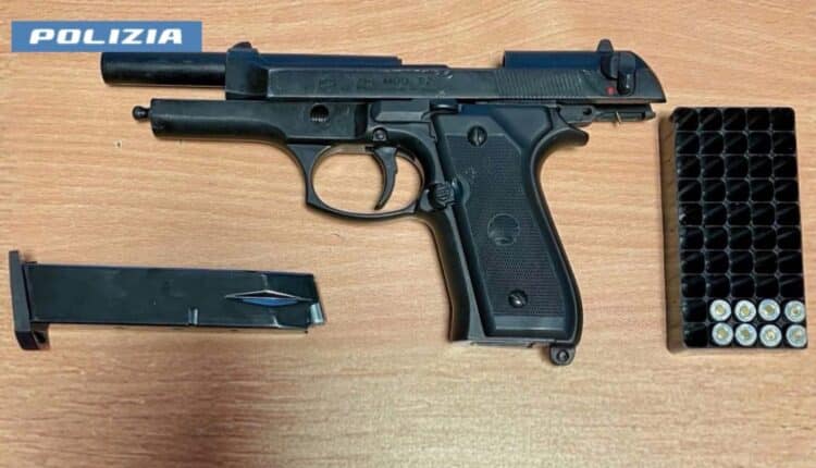 Milano, con la scacciacani sul treno: denunciato 21enne