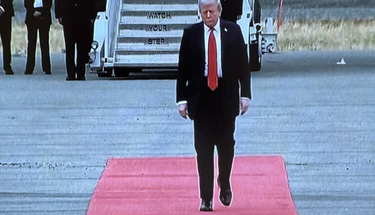 Trump e Putin si incontrano ad Anchorage: prima stretta di mano dal 2021