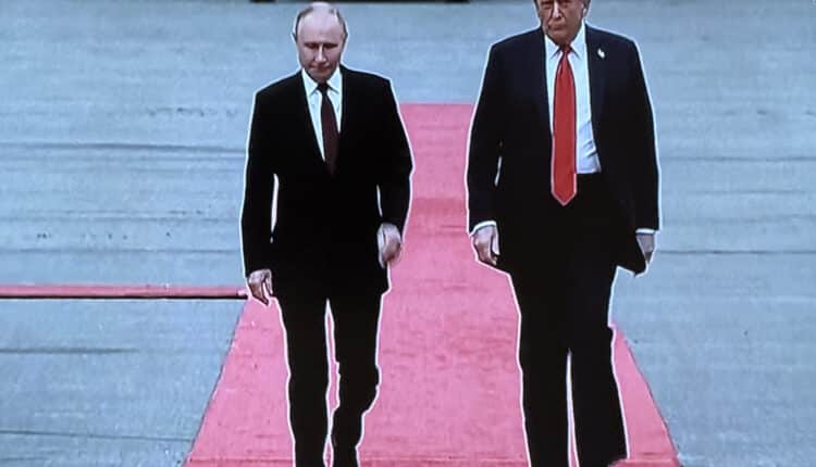 Trump e Putin si incontrano ad Anchorage: prima stretta di mano dal 2021