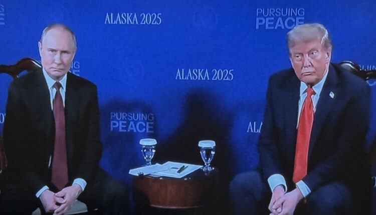 Trump e Putin si incontrano ad Anchorage: prima stretta di mano dal 2021