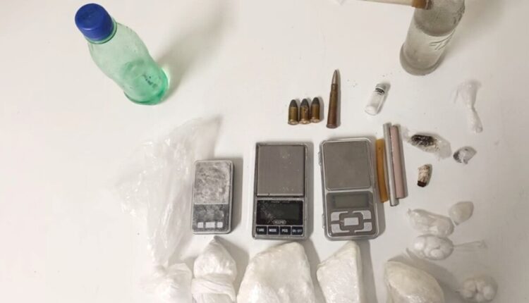 Ravenna, arrestato con cocaina e munizioni illegali: in casa anche coltello da caccia
