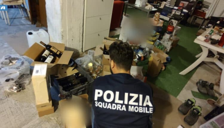 Furti quotidiani al centro Esselunga di Biandrate: scoperta banda interna, sequestrata merce per 50mila euro