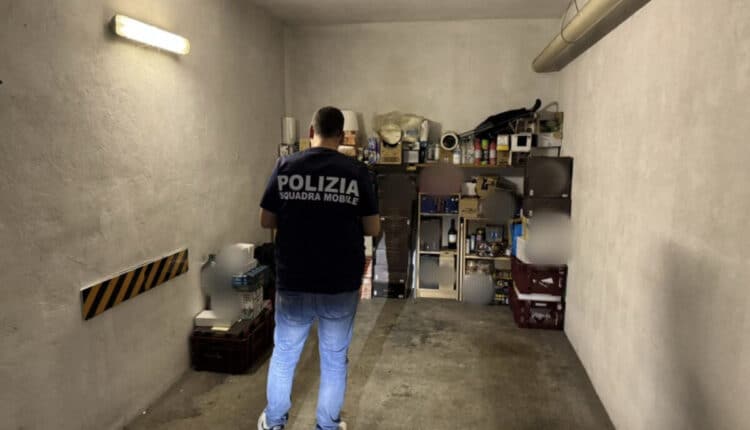 Furti quotidiani al centro Esselunga di Biandrate: scoperta banda interna, sequestrata merce per 50mila euro