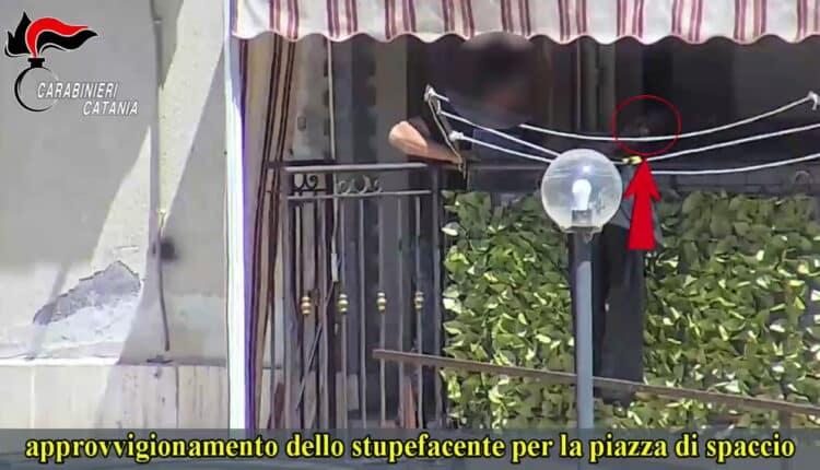 Catania, operazione “Capinera”: Convalidati 7 arresti domiciliari con braccialetto elettronico per detenzione e spaccio di sostanze stupefacenti