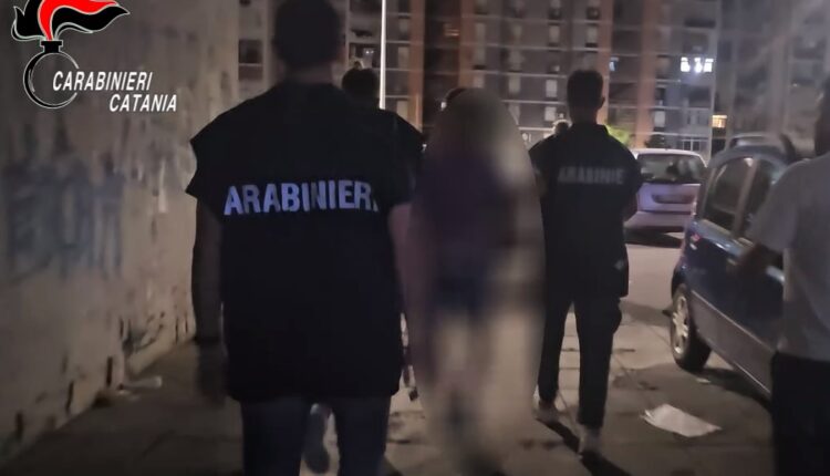 Catania, operazione “Capinera”: Convalidati 7 arresti domiciliari con braccialetto elettronico per detenzione e spaccio di sostanze stupefacenti