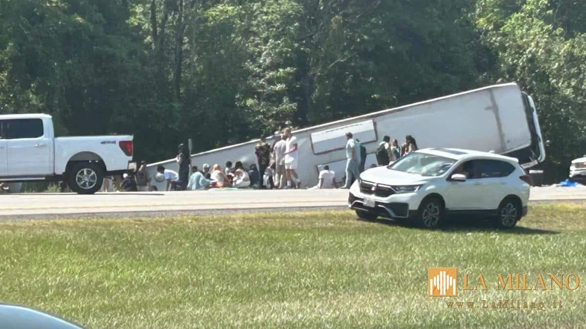 Autobus di turisti si ribalta, morti e feriti tra cui bambini: tornavano a New York dalle Cascate del Niagara.
