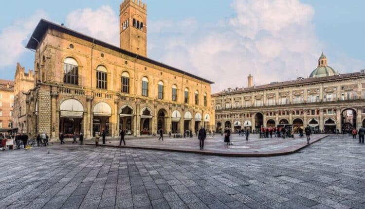 Ferragosto a Bologna: La Filuzzi in Piazza Maggiore tra musica, balli e tradizione