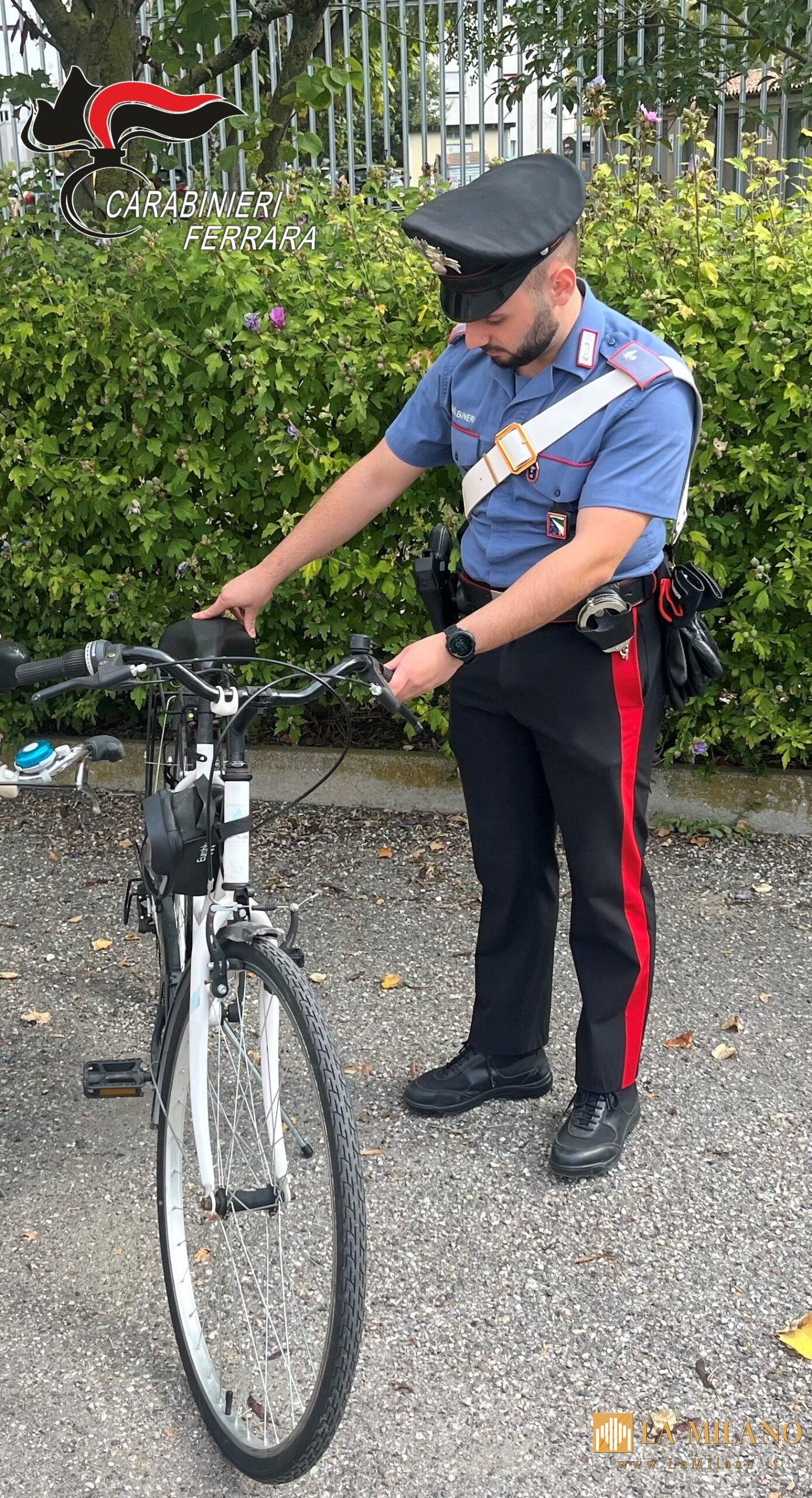 Operazioni dei Carabinieri nel ferrarese: arresti per droga, bici rubata recuperata e uomo armato fermato di notte