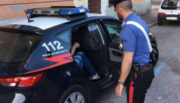 Suzzara, 27enne sui binari: intervento dei Carabinieri e denuncia