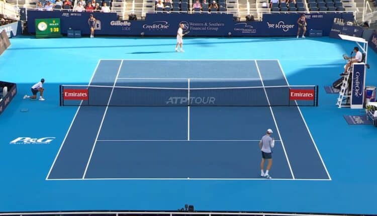 ATP Cincinnati: Mannarino e la pioggia impegnano Sinner, ma Jannik vince in due set e raggiunge i quarti