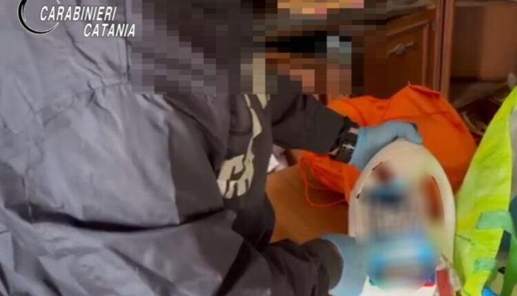 Catania, arrestato 48enne con arsenale di armi clandestine