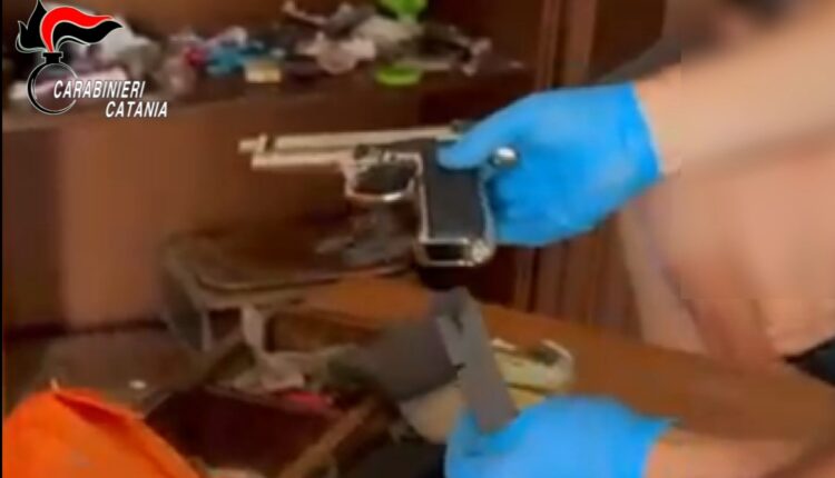 Catania, arrestato 48enne con arsenale di armi clandestine