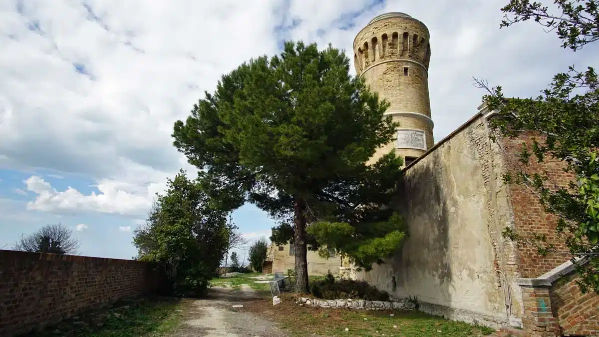 Ancona, il faro dei Cappuccini torna a vivere: eventi tra musica, danza, fotografia e cultura