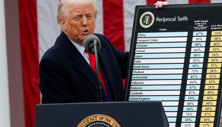 Trump vara super dazi su chip, farmaci e beni stranieri: “Tornano miliardi negli Stati Uniti”