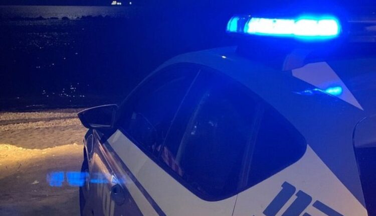 Como, arrestato 43enne per stalking: trovato nel giardino della moglie con un coltello