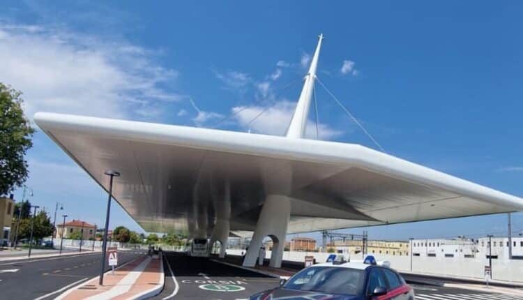 Cesena, arrestati due soggetti per aggressione con bottiglie e spray urticante