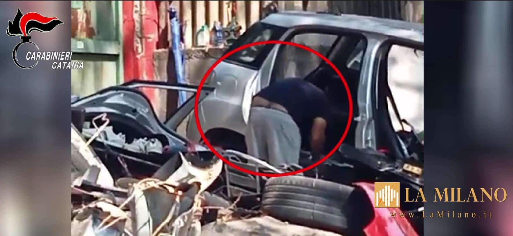 Aci Sant’Antonio: scoperta centrale del riciclaggio auto in un fondo agricolo. Arrestato 33enne, denunciato l’anziano proprietario