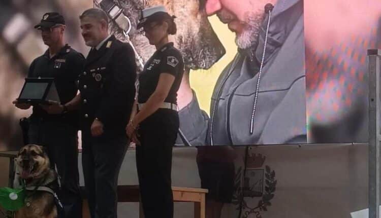 Rex, il cane salvato dalla Polizia, premiato al “Premio Internazionale Fedeltà del Cane”