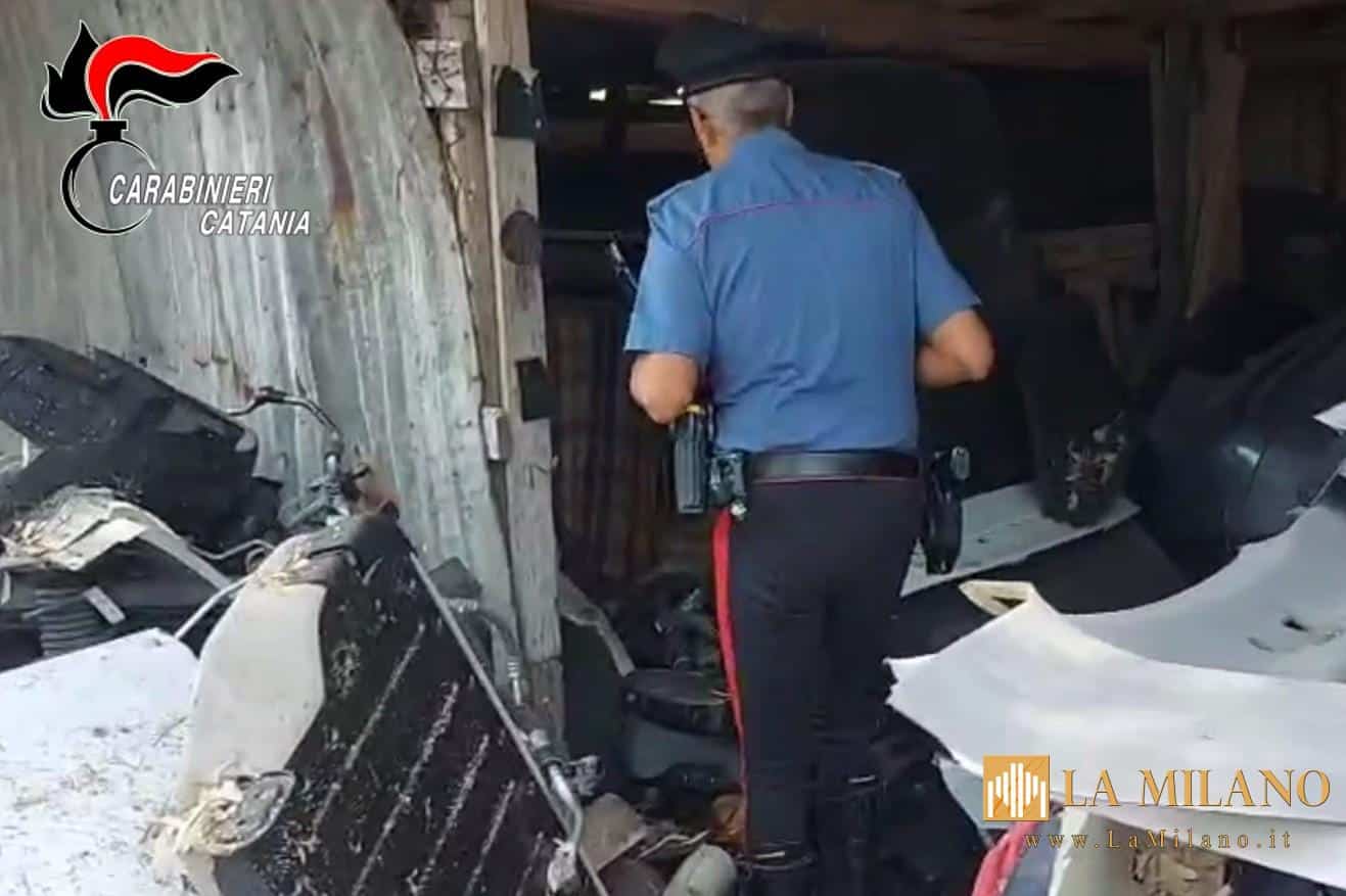 Aci Sant’Antonio: scoperta centrale del riciclaggio auto in un fondo agricolo. Arrestato 33enne, denunciato l’anziano proprietario