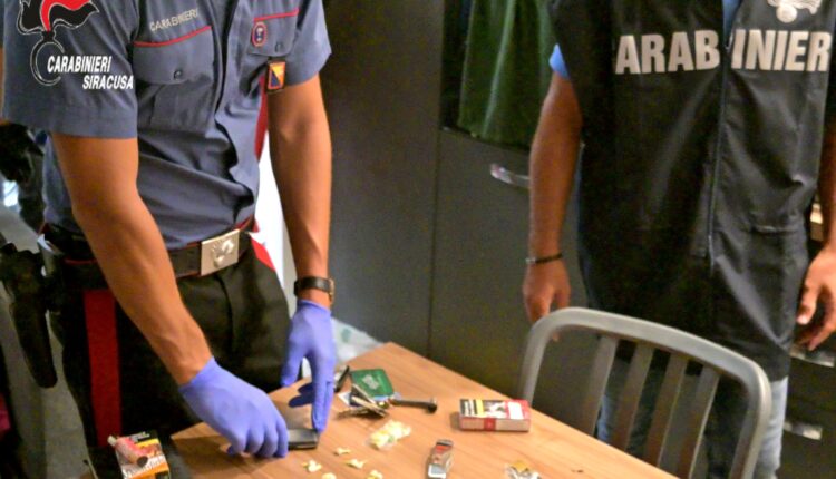 Siracusa, smantellata piazza di spaccio in via Bainsizza: arrestati 3 pusher