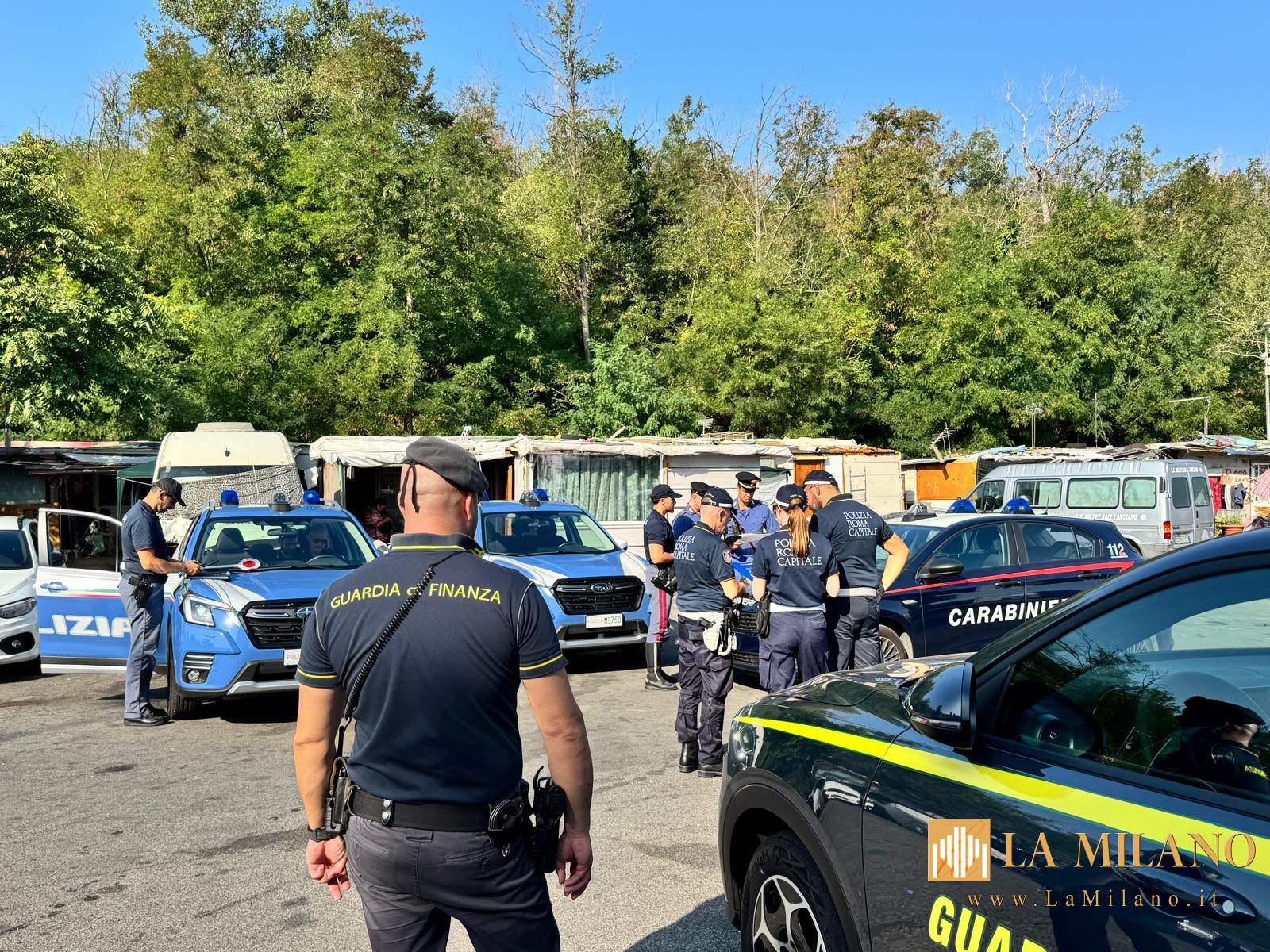 Roma, blitz interforze nel campo nomadi di via Candoni: scoperta stock house di refurtiva griffata