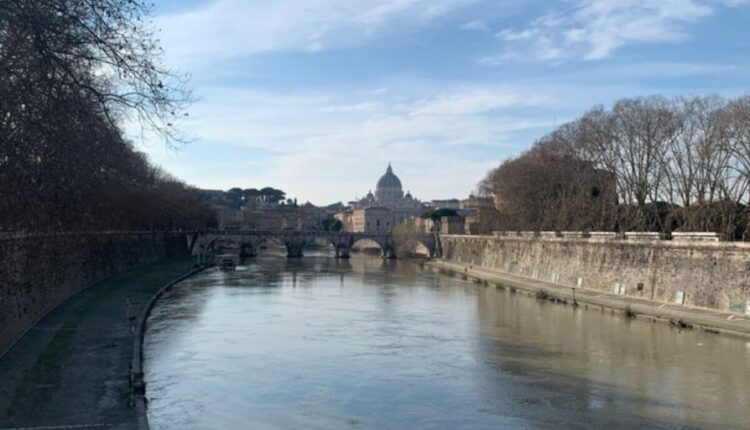 Roma, si tuffa nel Tevere: 22enne salvato dai Carabinieri