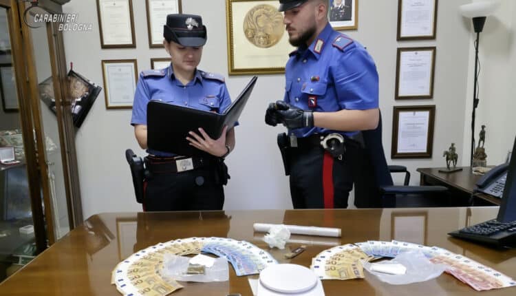 Bologna, operazione antidroga alla Montagnola: arrestati due tunisini con cocaina, hashish e metanfetamina