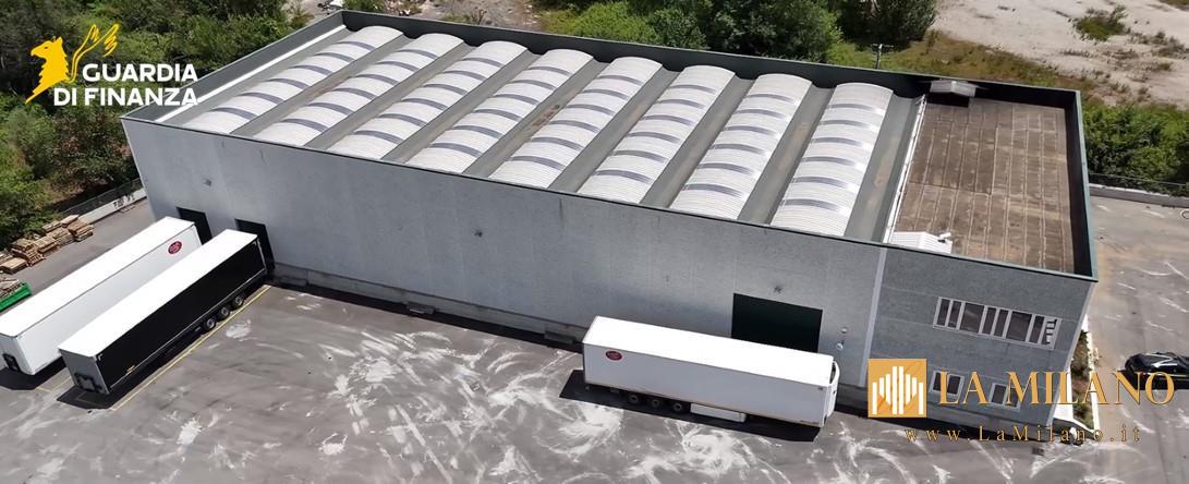 Ancona, scoperta fabbrica clandestina di sigarette in un bunker sotterraneo: sequestro record da 300 tonnellate