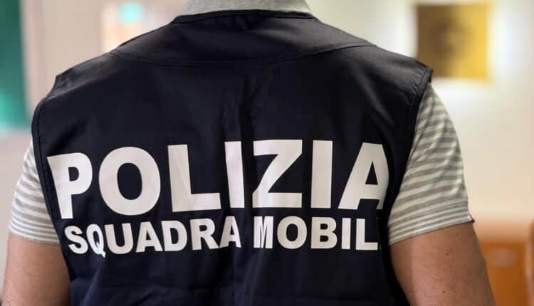 Como, arrestato 21enne marocchino per spaccio: nascondeva cocaina sotto una pensilina