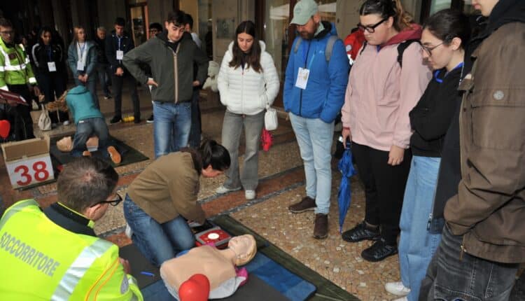 Bergamo: 500 studenti imparano le manovre salvavita con AREU