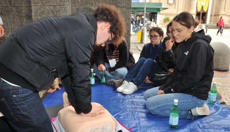 Bergamo: 500 studenti imparano le manovre salvavita con AREU