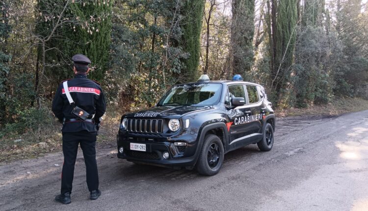 Piancastagnaio: arrestato extracomunitario con arma clandestina, droga e coltelli nei boschi