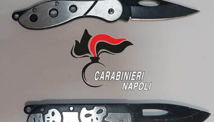 Napoli, 16enne fermato con due coltelli per un Reel: maxi controlli dei Carabinieri alla movida