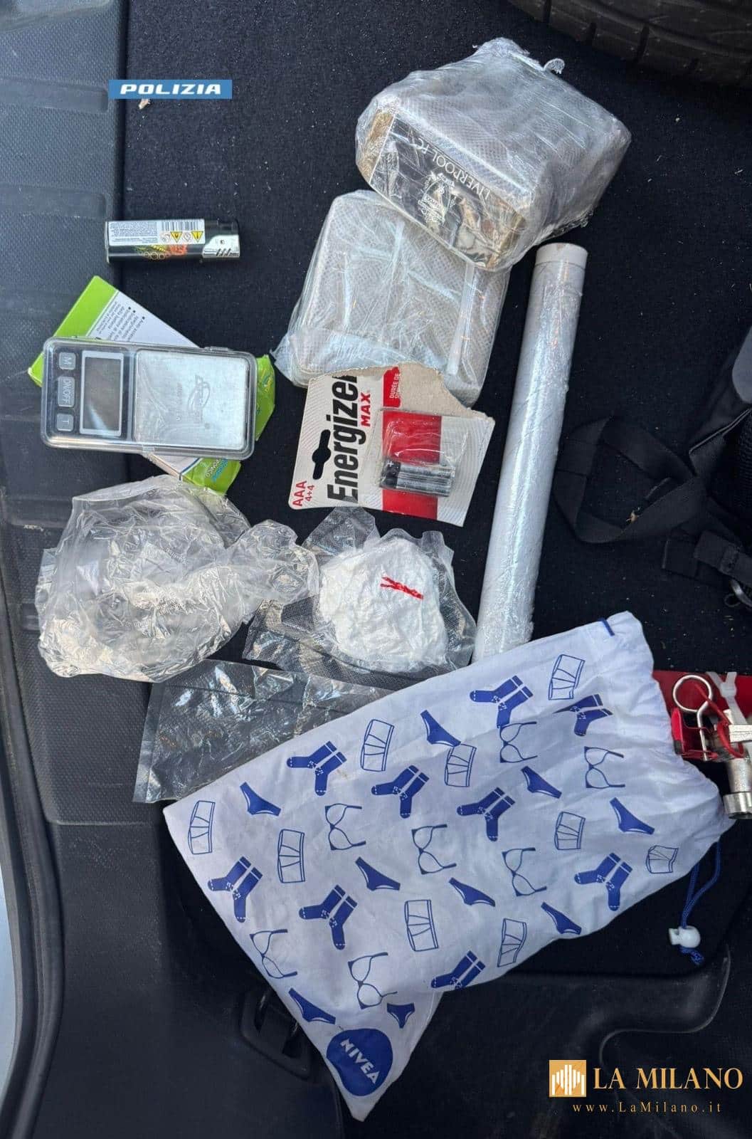 Cosenza, sequestrati 1 chilo di hashish e 80 grammi di cocaina: un arresto a Scalea