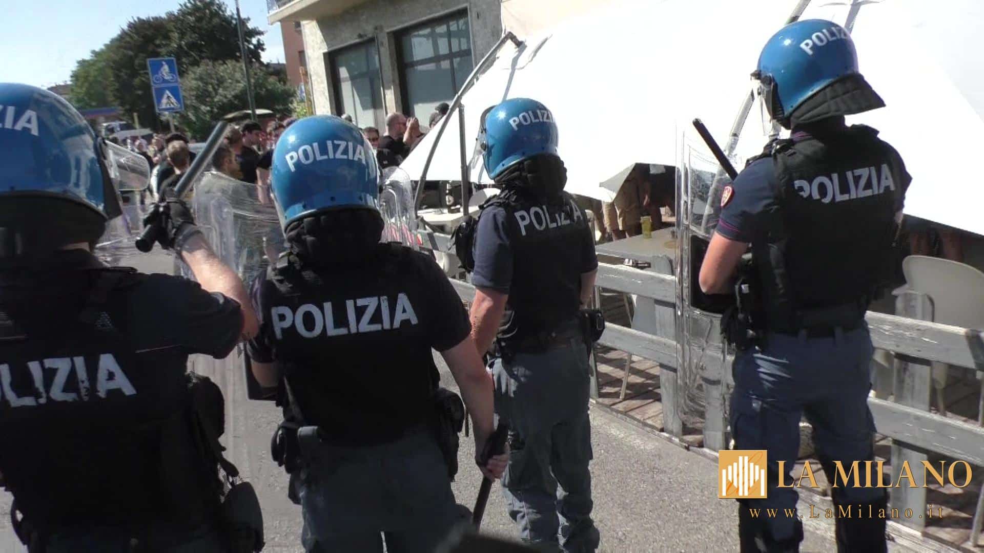 Cremona, 4 ultras del Parma fermati con mazze, petardi e bomba carta, DASPO.