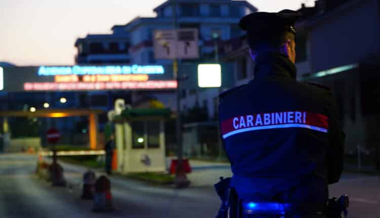 Caserta, tenta di rubare un’auto: arrestato 52enne. Carabinieri salvano la vita al proprietario 77enne