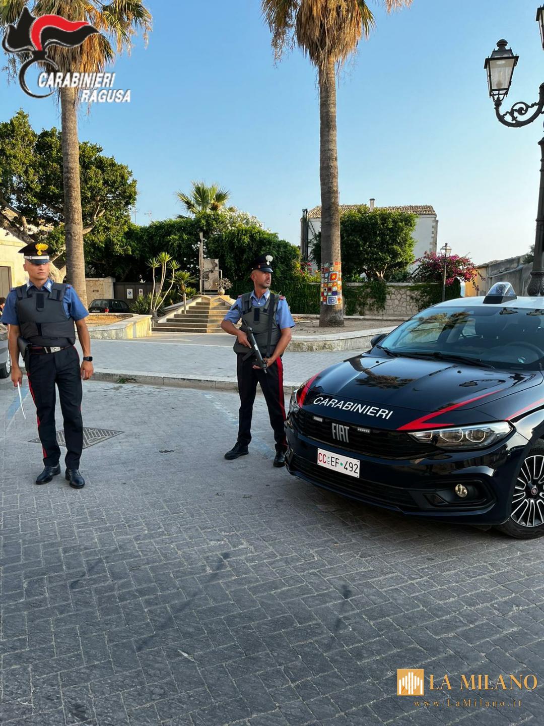 Donnalucata, maltratta la moglie e aggredisce i Carabinieri con un martello: arrestato