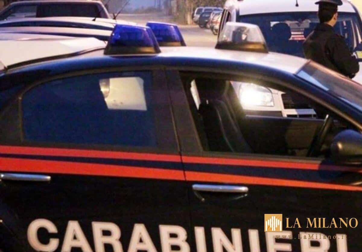 Napoli, anziano legato e rapinato in casa da finti corrieri: bottino da 25mila euro