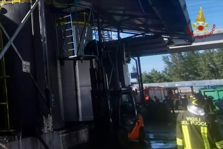 Esplosione alla Ecopartenope di Marcianise: tre morti, un disperso e due feriti. Tragedia in un’azienda di rifiuti del Casertano