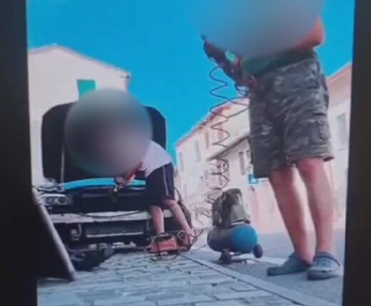 Mercato Saraceno, 56enne investe volontariamente due persone: arrestato per tentato omicidio