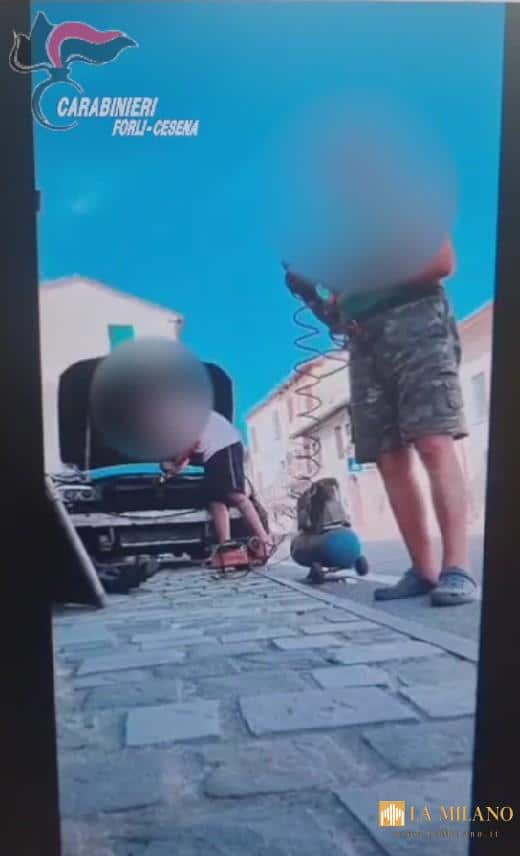 Mercato Saraceno, 56enne investe volontariamente due persone: arrestato per tentato omicidio