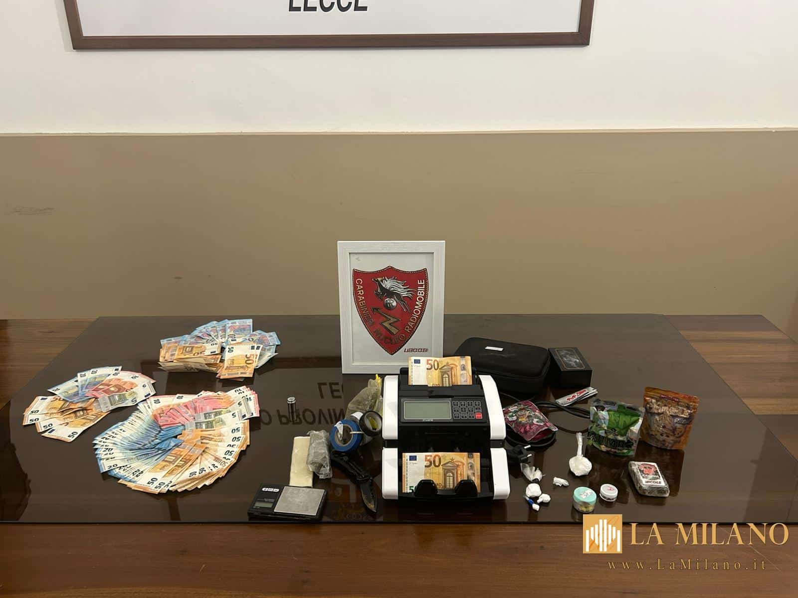 Lecce, scoperto “minimarket” della droga in centro storico: arrestati madre e figlio