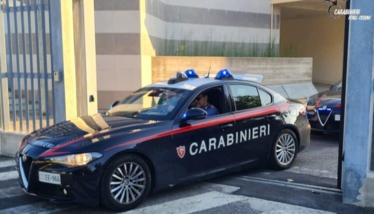 Cesena, controlli ai giardini Serravalle: denunciato spacciatore e 5 giovani segnalati per droga
